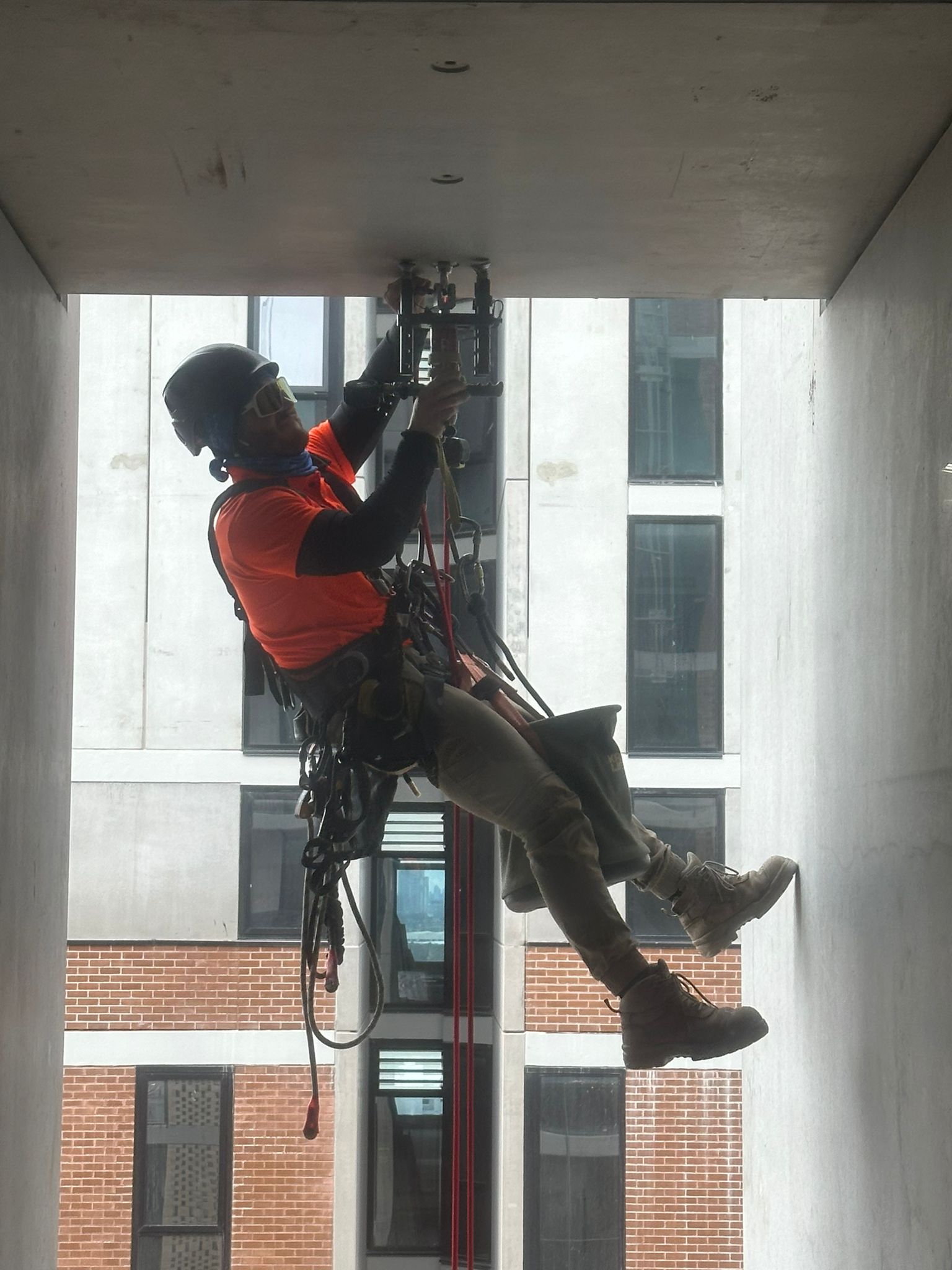 Reliable Fall Protection for Rooftop Work