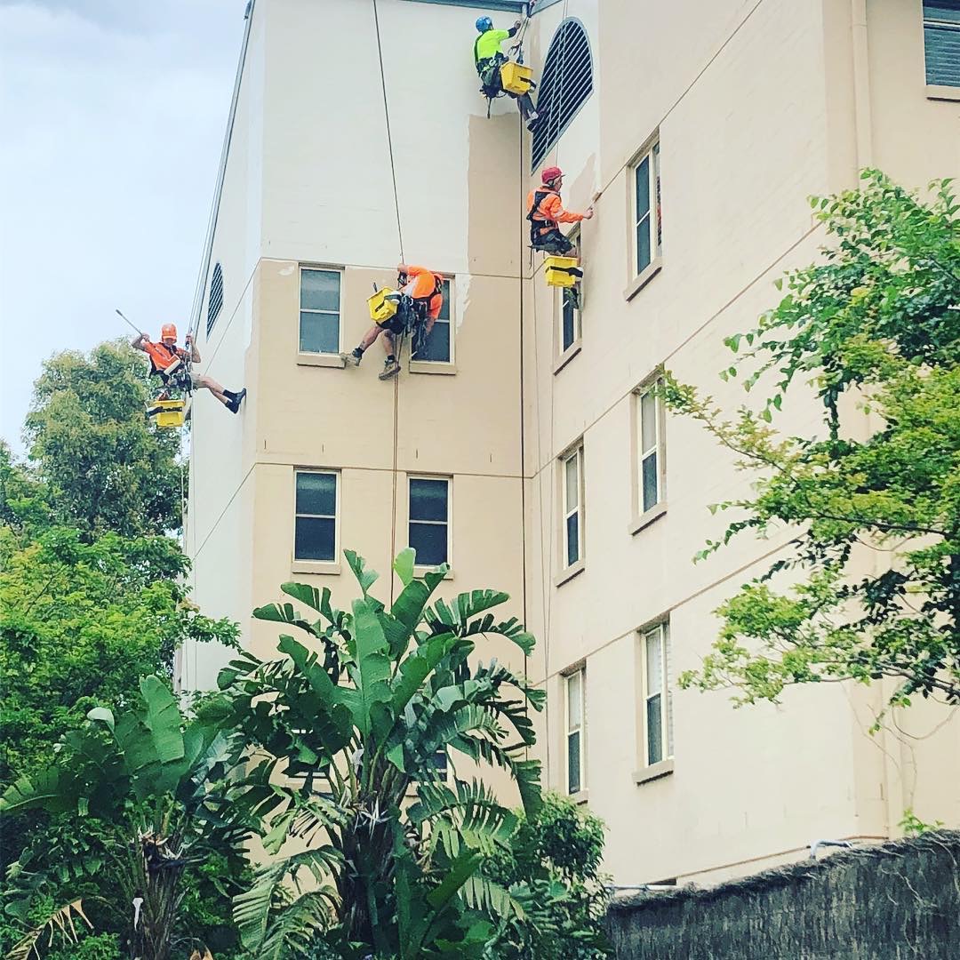 Benefits of Using Rope Access for Building Painting